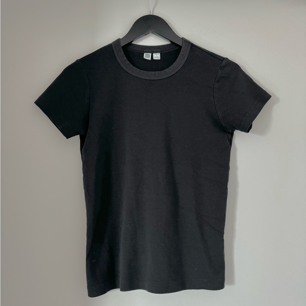 Uniqlo Black Short Sleeve Tee - Picture 1 of 4